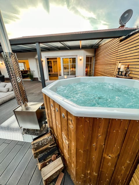 Hot Tub, Balcony/Terrace, Swimming pool