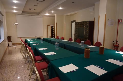 Meeting/conference room