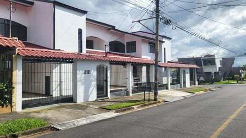 Don Carlos Place Appartement in Alajuela