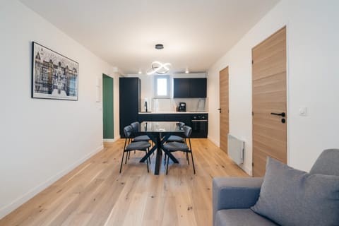 Kitchen or kitchenette, Living room