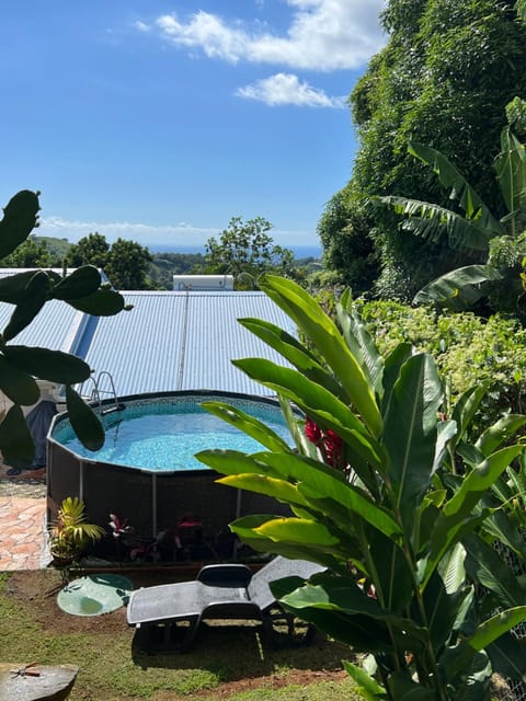 Villa Iguana, duplex paisible, vue magnifique mer et rocher du Diamant, piscine Villa in Sainte-Luce