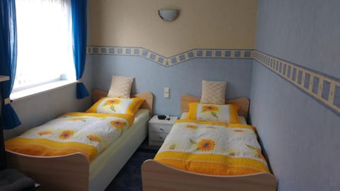 Bed, Photo of the whole room, Decorative detail, Bedroom