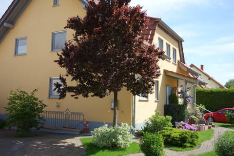 Facade/entrance, Day, Summer, Balcony/Terrace, On site