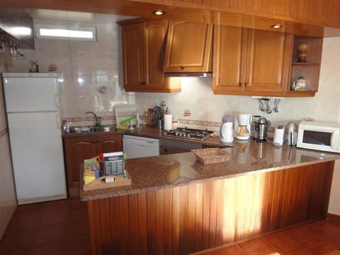 Coffee/tea facilities, Kitchen or kitchenette, dishwasher, toaster, washing machine