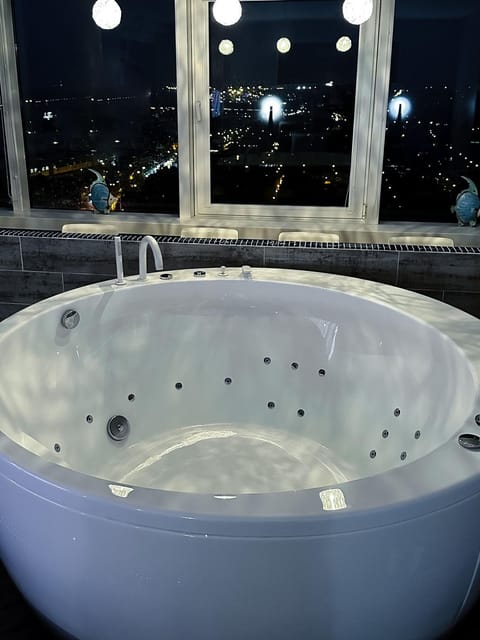 Bird's eye view, Spa and wellness centre/facilities, City view, Sea view