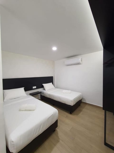 Bed, Photo of the whole room, Bedroom, air conditioner