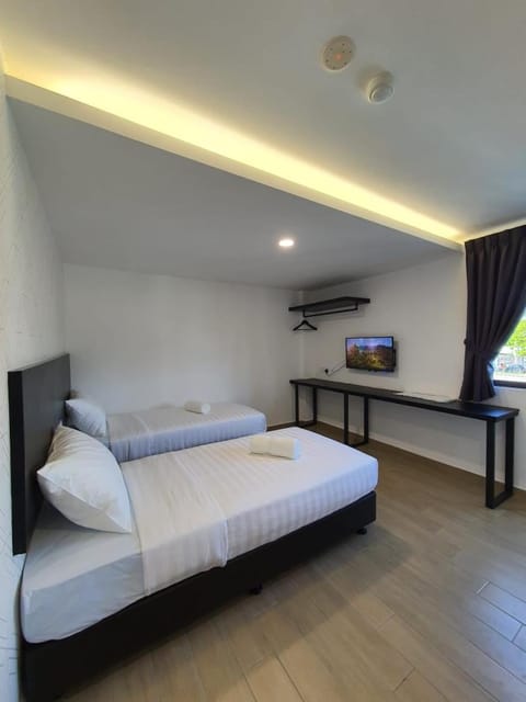 Bed, TV and multimedia, Photo of the whole room, Bedroom, air conditioner