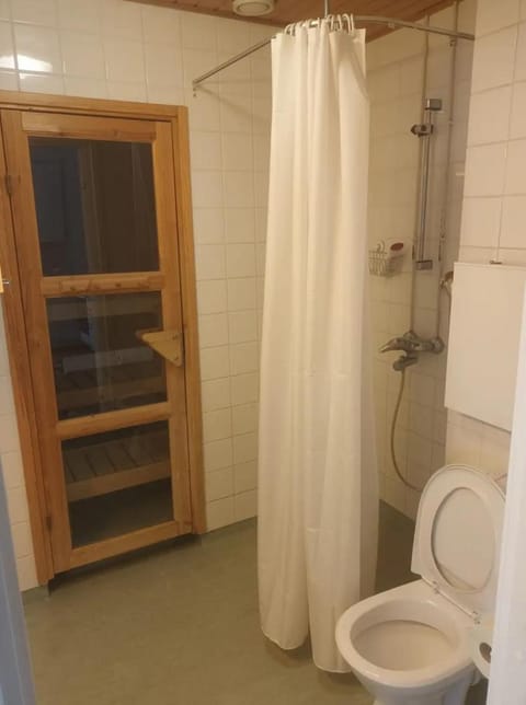 Own Sauna, 5 min to Metro, 15 min to Center Apartment in Uusimaa