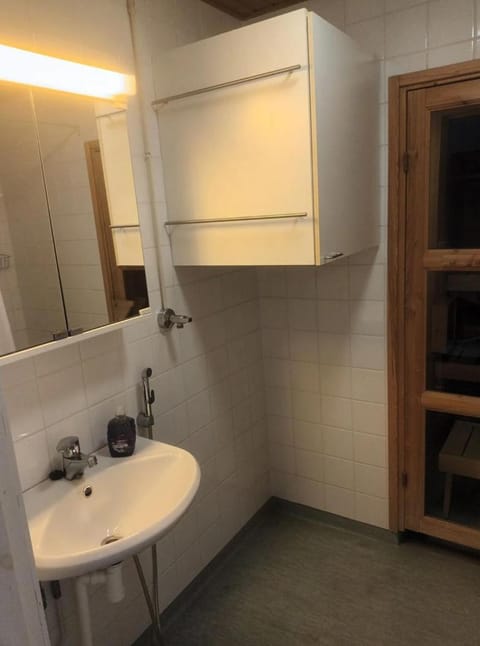 Own Sauna, 5 min to Metro, 15 min to Center Apartment in Uusimaa