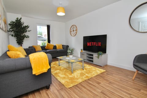 TV and multimedia, Living room, Seating area