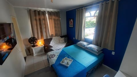 Suíte Azul com SmartTv, Cama Queen e Banheiro Privativo Bed and Breakfast in Navegantes