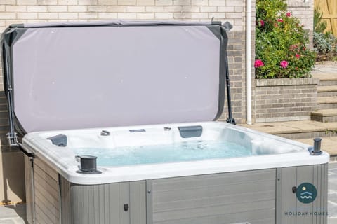 Comfort Hill - Luxury hot tub views games room Villa in Weymouth