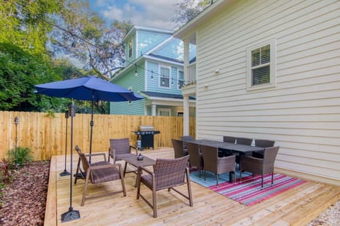 Southern Charming NEW Home Mins to Beach & Dwntn Haus in Mount Pleasant