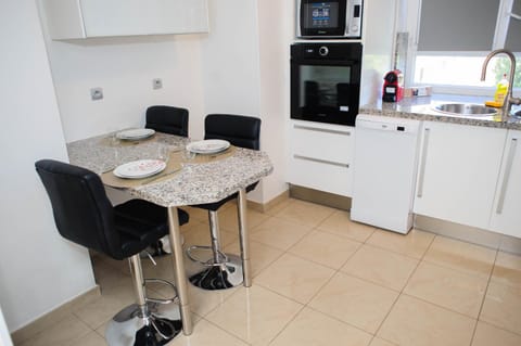 Dining area, Communal kitchen