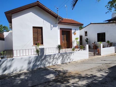 Property building, Street view, Quiet street view