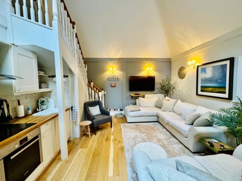 Little Woodside a beautiful New Forest self contained private luxury annexe House in New Milton