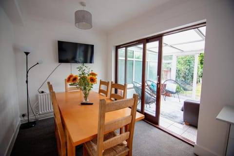 TV and multimedia, Dining area