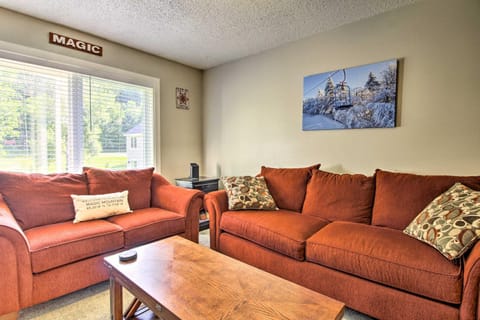 Cozy Condo with Magic Mountain Ski-In Access! Copropriété in South Londonderry