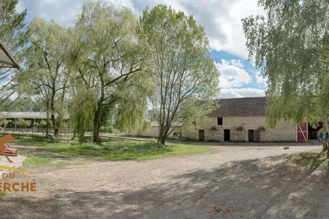 Gîte du Domaine du Ch'Val Perché Casa in La Perrière