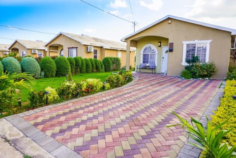 Cozy, Comfy house House in Portmore