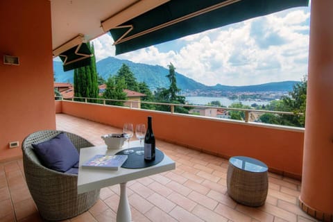 Balcony/Terrace, Mountain view