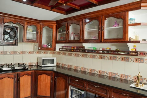 Restaurant/places to eat, Kitchen or kitchenette, oven, stove