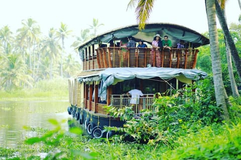 Rajahamsam Houseboat house in Kumarakom