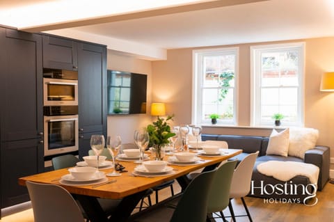 The Victoria - 4 Bedroom Townhouse With Parking House in Henley-on-Thames