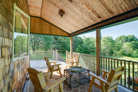 Secluded Surry Hideout with Backyard Fire Pit! Maison in Surry