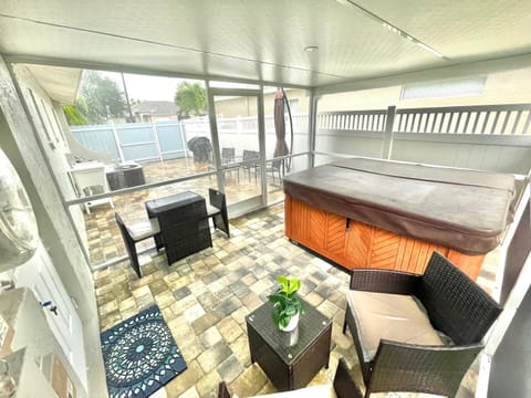 Hot Tub, Balcony/Terrace, Seating area