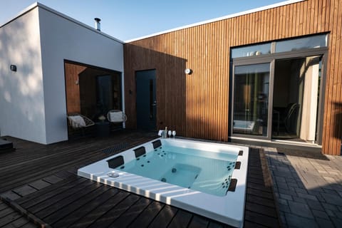 Hot Tub, Open Air Bath