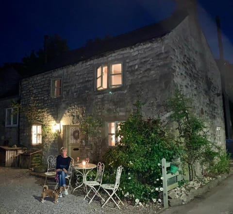 Idyllic, beautiful, traditional cottage in rural village with wood burner and great local pub House in High Peak District