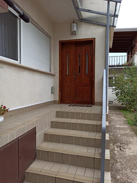 Patio, Facade/entrance