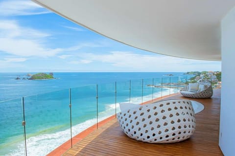 Beachfront Luxe Penthouse Private Pool and Spa Tub Apartment in Ixtapa Zihuatanejo