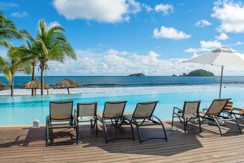 Beachfront Luxe Penthouse Private Pool and Spa Tub Apartment in Ixtapa Zihuatanejo