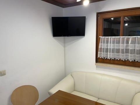 Communal lounge/ TV room, TV and multimedia, Seating area