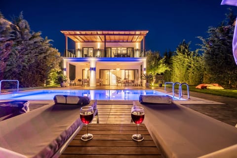 Contemporary Luxury Villa in Yalıkavak Center Villa in Yalıkavak
