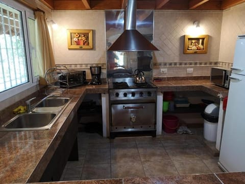 Kitchen or kitchenette, Communal kitchen, pet friendly