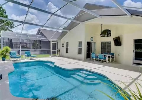 Lovely Home in Southern Dunes Golf & Country Club Gated Community House in Haines City