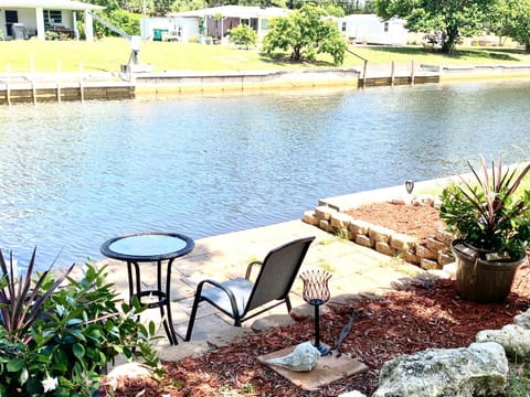 Beautiful Waterfront Home Less Than 7 mins to Beaches House in Englewood