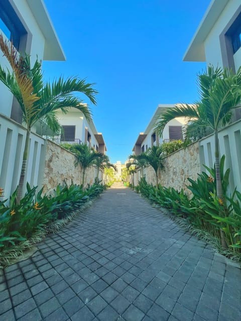 Property building, Day, Garden, Garden view