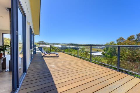 Ocean & Country Views, Spa, Pets Welcome, Fireplace - Your Ocean Oasis 10 minutes to Phillip Island House in Kilcunda