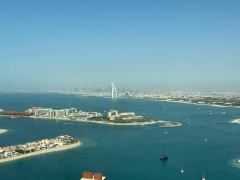 Palm Tower where Luxury & View meet in one place Appartement in Dubai