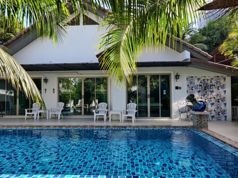 The Snug Airportel - Phuket Airport Bed and breakfast in Mai Khao