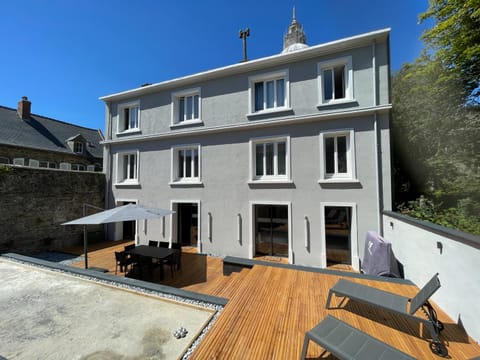 Property building, Patio, Day, View (from property/room), Balcony/Terrace, sunbed