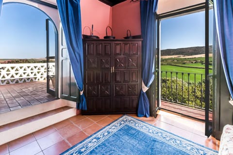 Bed, Photo of the whole room, Garden view, Lake view, Mountain view, Pool view, River view