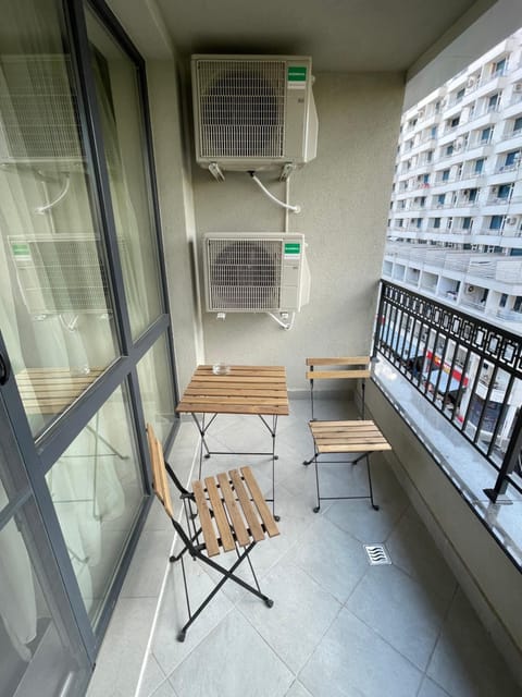 Day, Balcony/Terrace, internet, air conditioner