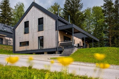 Property building, Spring, Day, Neighbourhood, Natural landscape, Garden, Garden view