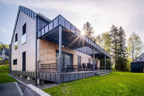 Property building, Facade/entrance, Spring, Day, Garden, Garden view