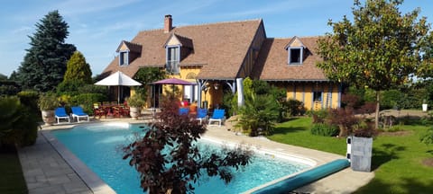 Patio, Spring, Day, Garden, On site, Swimming pool
